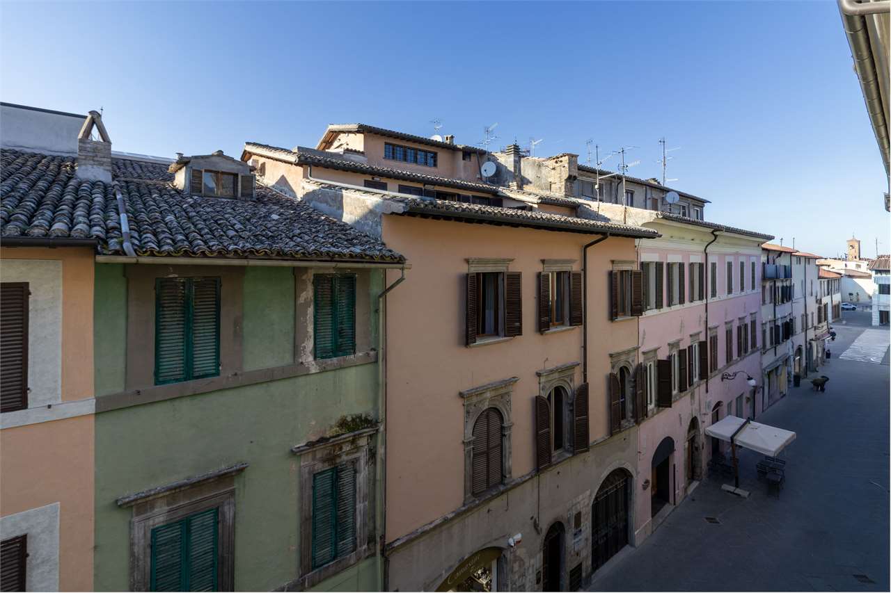 Eclusivo Duplex panoramico con ascensore, ristrutturato. — di prestigio in vendita a Spoleto — anteprima 57