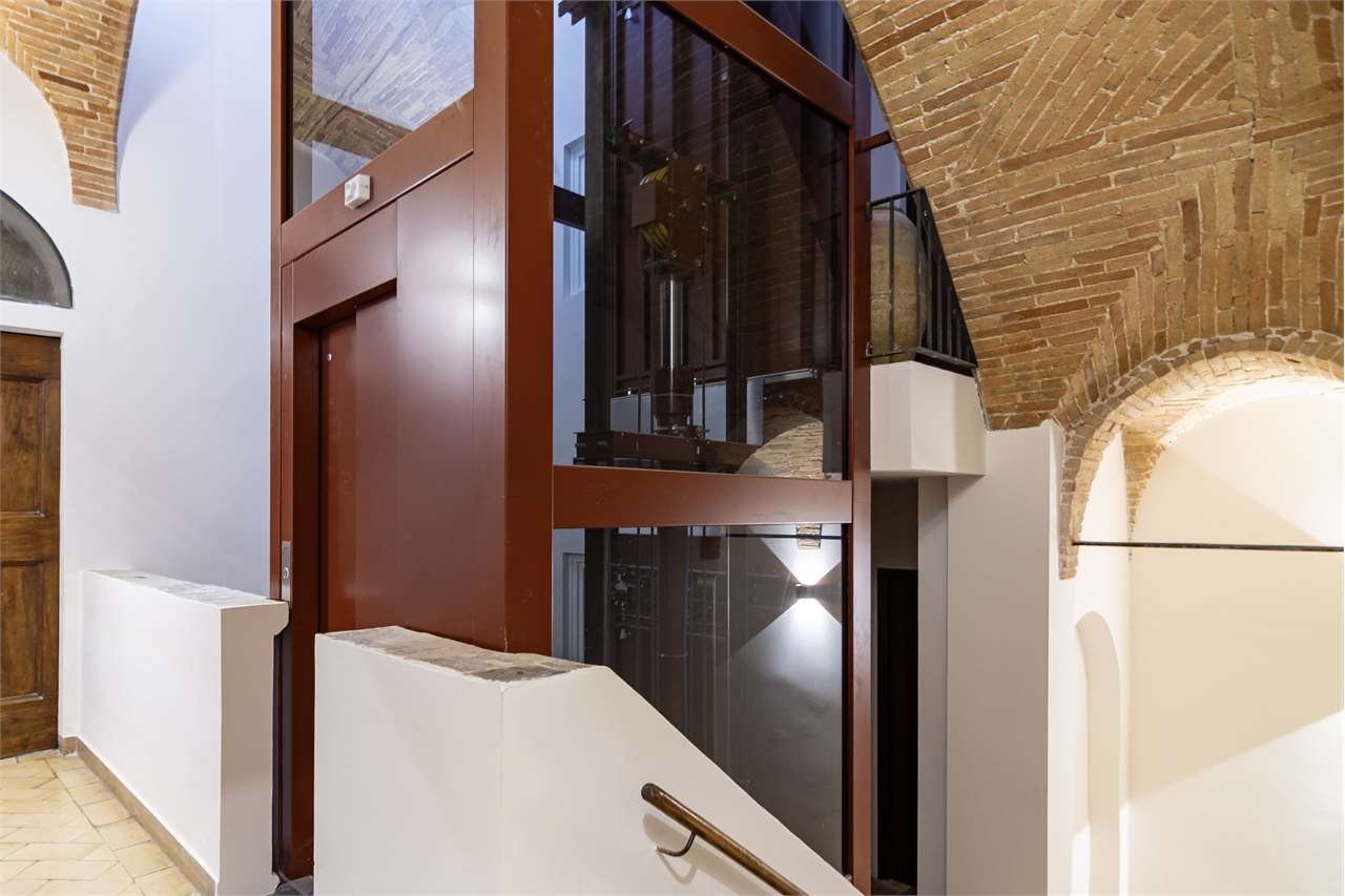 Eclusivo Duplex panoramico con ascensore, ristrutturato. — di prestigio in vendita a Spoleto — anteprima 76