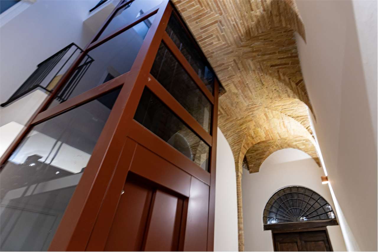 Eclusivo Duplex panoramico con ascensore, ristrutturato. — di prestigio in vendita a Spoleto — anteprima 77