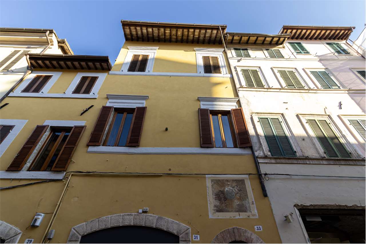 Eclusivo Duplex panoramico con ascensore, ristrutturato. — di prestigio in vendita a Spoleto — anteprima 78