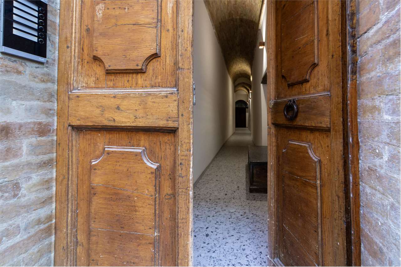 Eclusivo Duplex panoramico con ascensore, ristrutturato. — di prestigio in vendita a Spoleto — anteprima 80