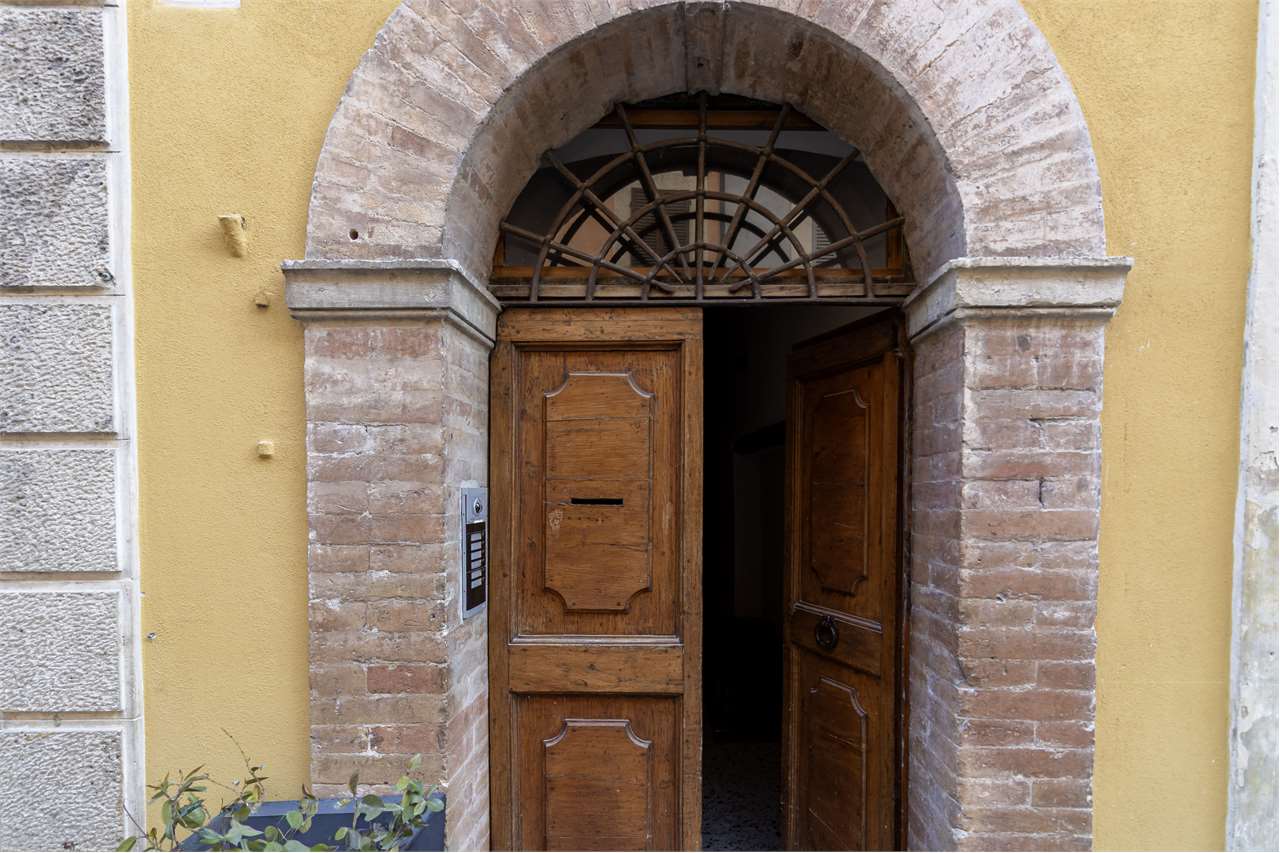 Eclusivo Duplex panoramico con ascensore, ristrutturato. — di prestigio in vendita a Spoleto — anteprima 81