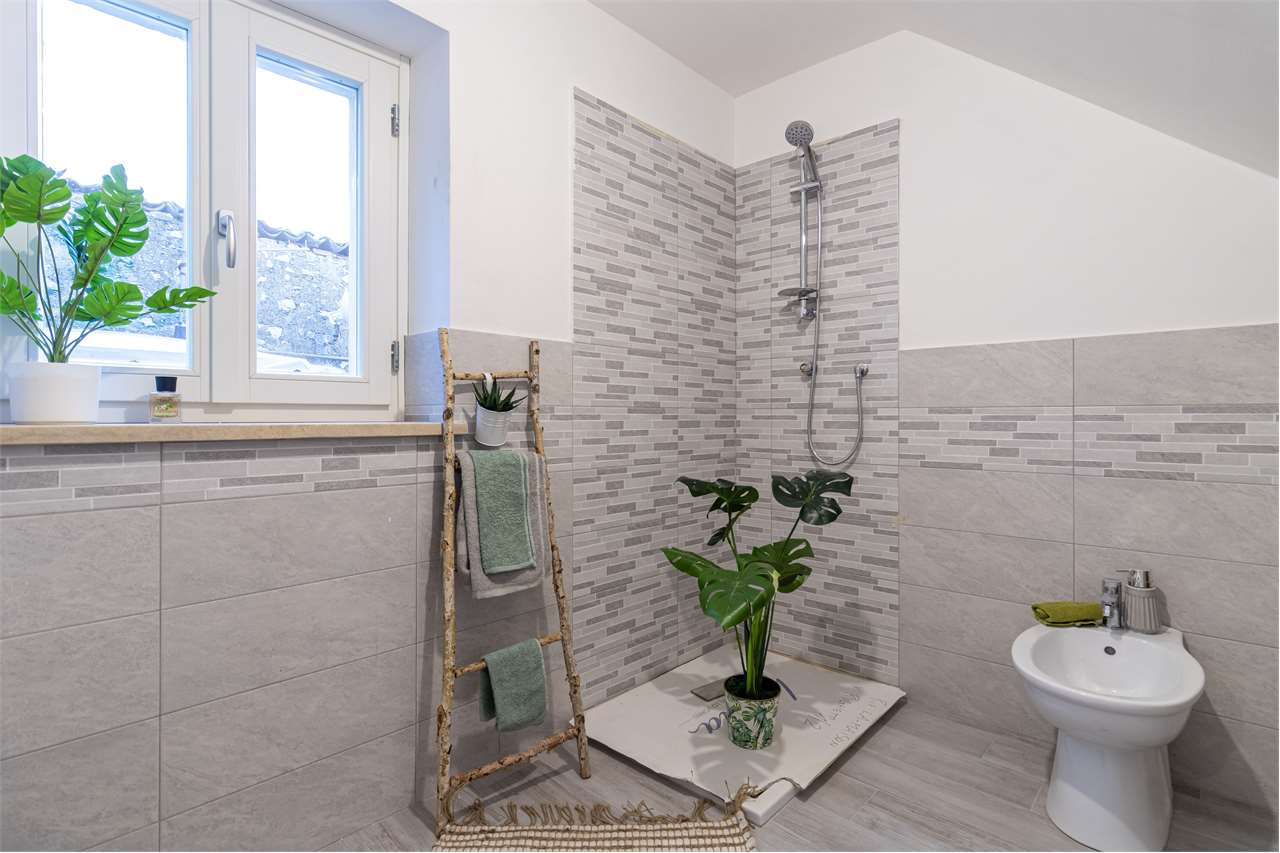 Eclusivo Duplex panoramico con ascensore, ristrutturato. — di prestigio in vendita a Spoleto — anteprima 89
