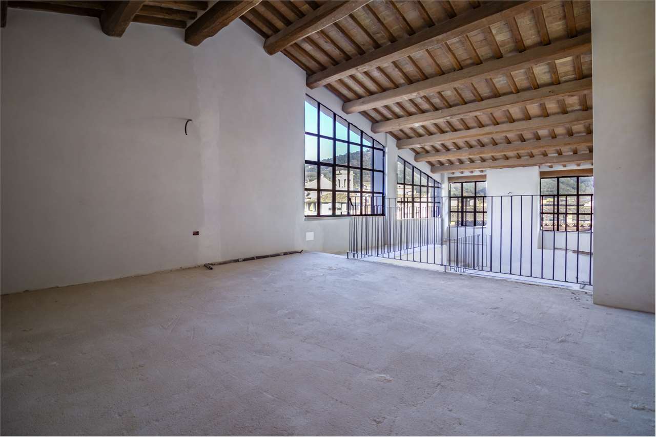 Eclusivo Duplex panoramico con ascensore, ristrutturato. — di prestigio in vendita a Spoleto — anteprima 4