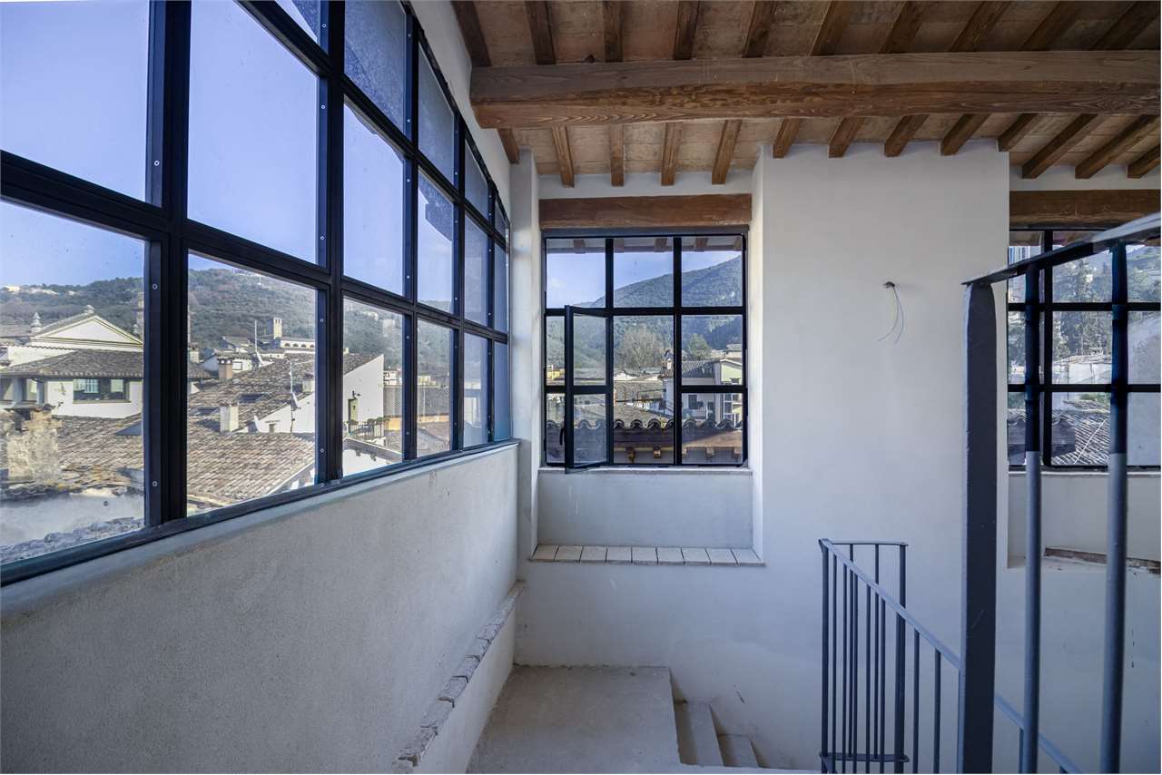 Eclusivo Duplex panoramico con ascensore, ristrutturato. — di prestigio in vendita a Spoleto — anteprima 101