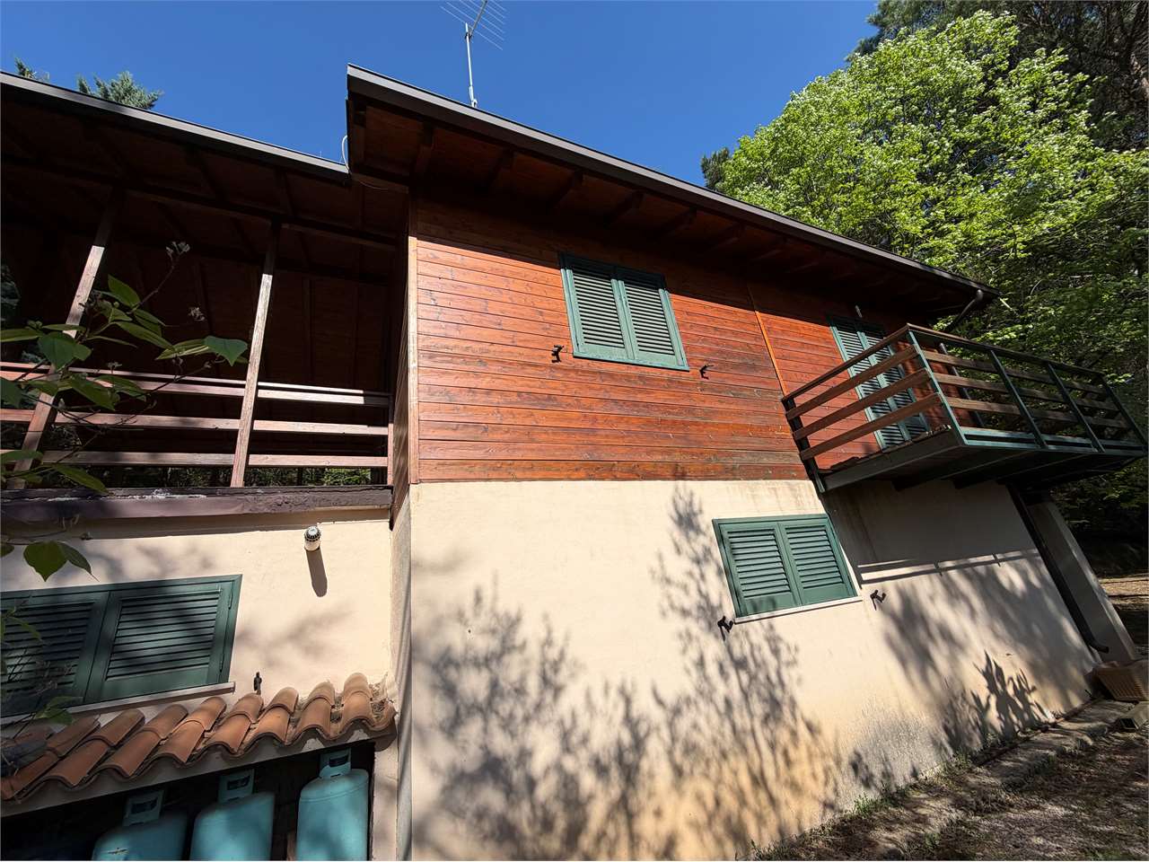Villetta indipendente in vendita a Monte Tezio (Perugia) con giardino e bosco privato — in vendita a Perugia zona Colle Umberto I — anteprima 4
