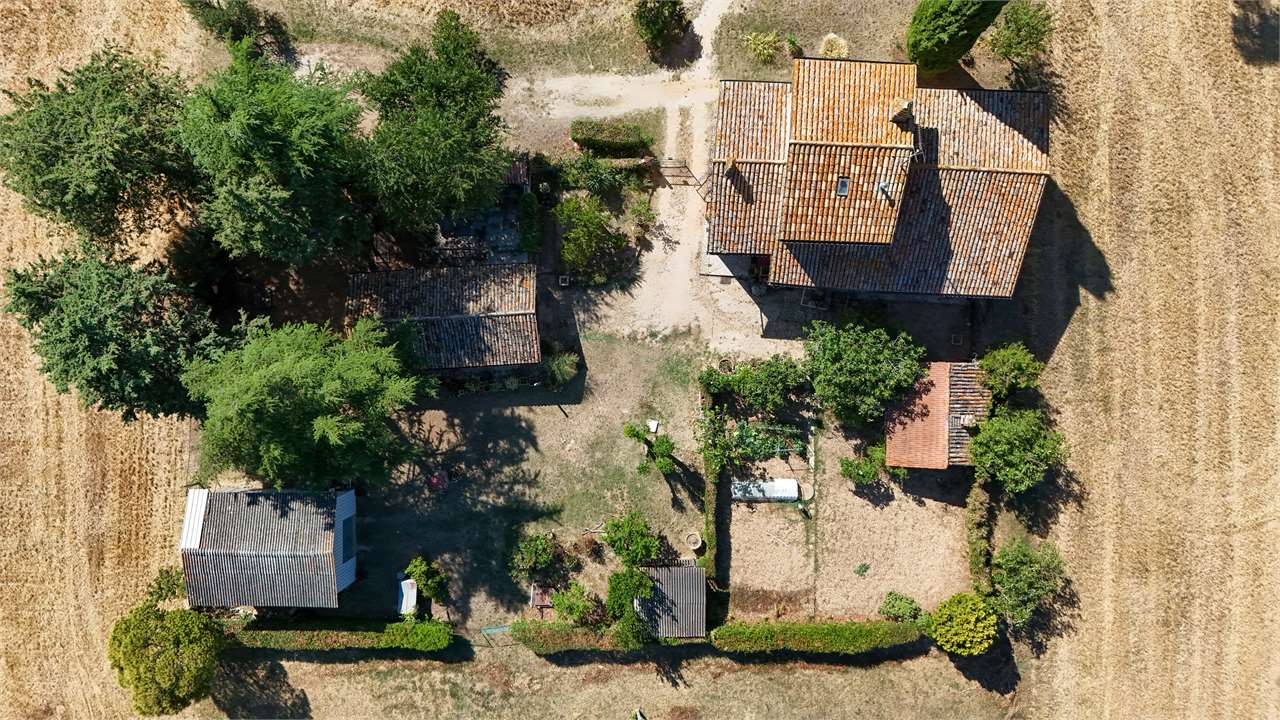 SPOLETO – VILLA STORICA DEL ‘400 CON PARCO PRIVATO — di prestigio in vendita a Spoleto — anteprima 8