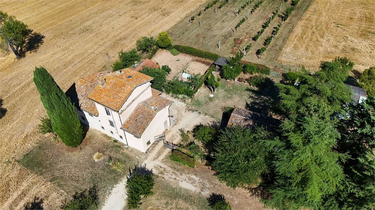 SPOLETO – VILLA STORICA DEL ‘400 CON PARCO PRIVATO — di prestigio in vendita a Spoleto — anteprima 10