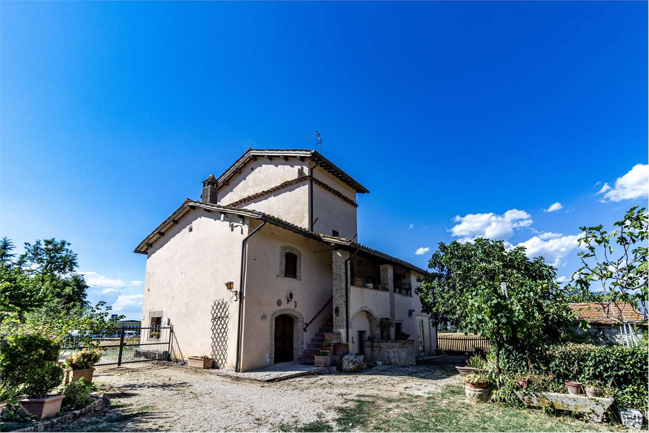SPOLETO – VILLA STORICA DEL ‘400 CON PARCO PRIVATO — di prestigio in vendita a Spoleto — anteprima 51