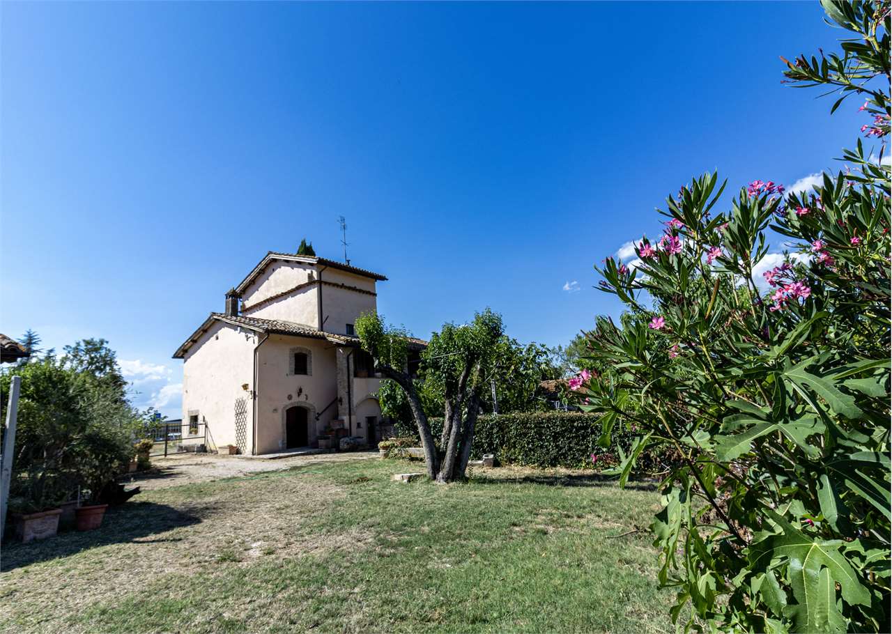 SPOLETO – VILLA STORICA DEL ‘400 CON PARCO PRIVATO — di prestigio in vendita a Spoleto — anteprima 54