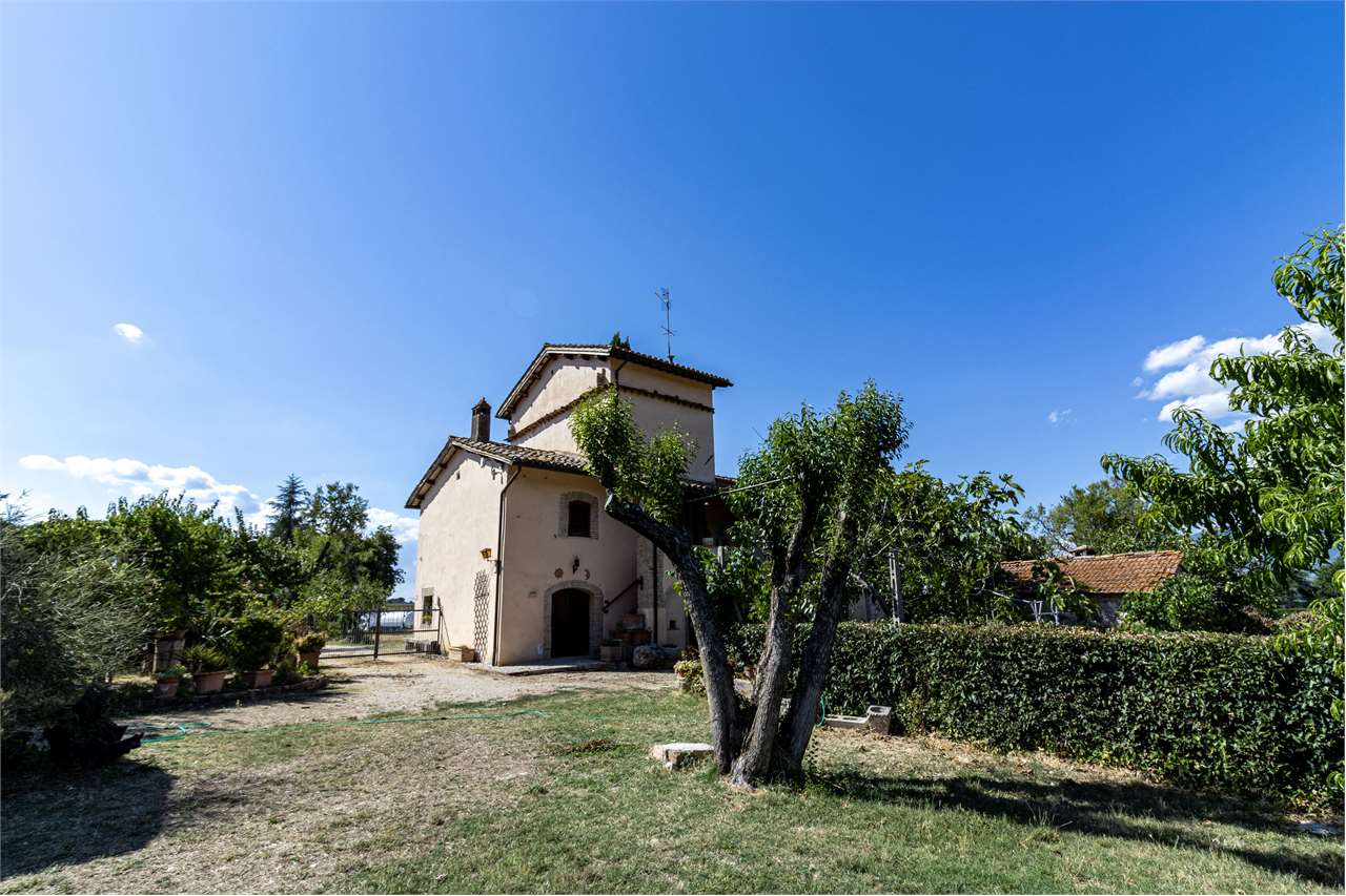 SPOLETO – VILLA STORICA DEL ‘400 CON PARCO PRIVATO — di prestigio in vendita a Spoleto — anteprima 55