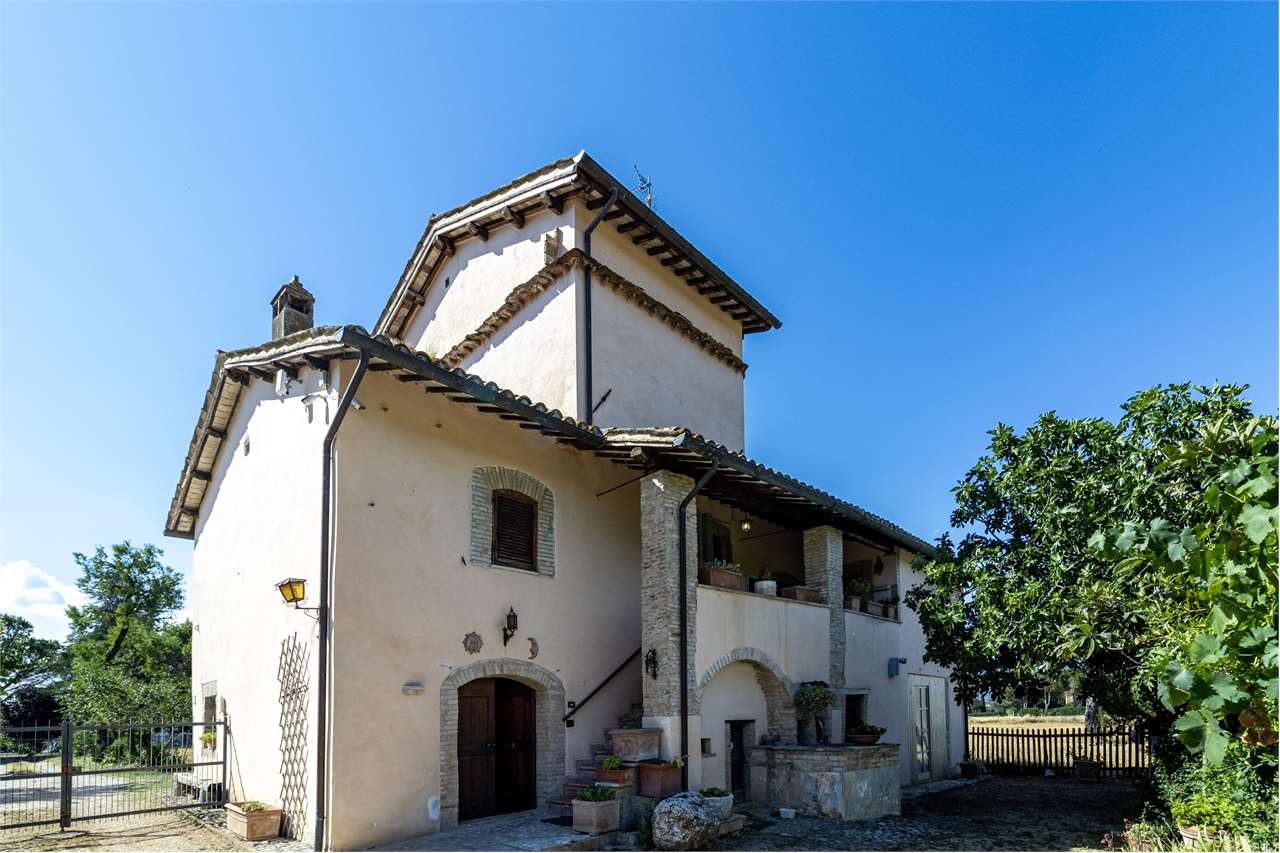 SPOLETO – VILLA STORICA DEL ‘400 CON PARCO PRIVATO — di prestigio in vendita a Spoleto — anteprima 56