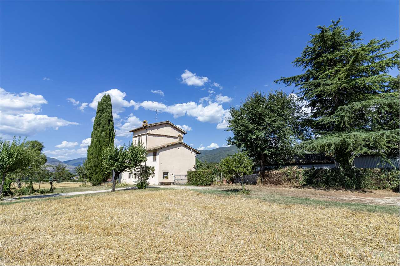 SPOLETO – VILLA STORICA DEL ‘400 CON PARCO PRIVATO — di prestigio in vendita a Spoleto — anteprima 57
