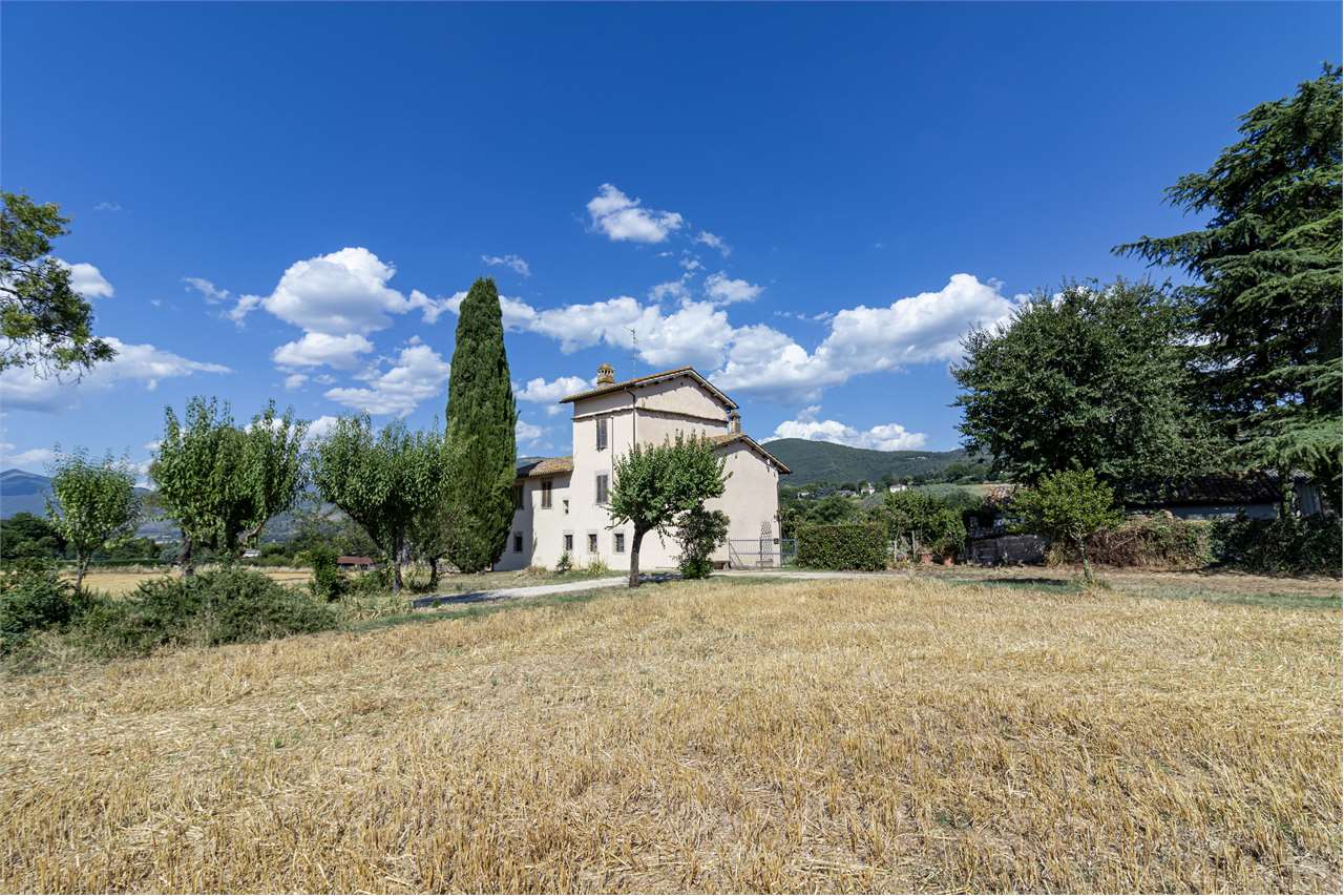 SPOLETO – VILLA STORICA DEL ‘400 CON PARCO PRIVATO — di prestigio in vendita a Spoleto — anteprima 58