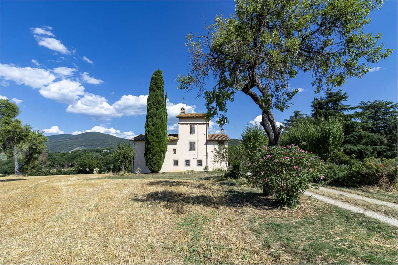 SPOLETO – VILLA STORICA DEL ‘400 CON PARCO PRIVATO — di prestigio in vendita a Spoleto — anteprima 60