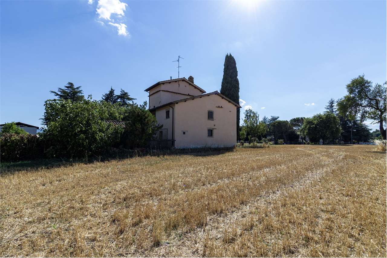 SPOLETO – VILLA STORICA DEL ‘400 CON PARCO PRIVATO — di prestigio in vendita a Spoleto — anteprima 65