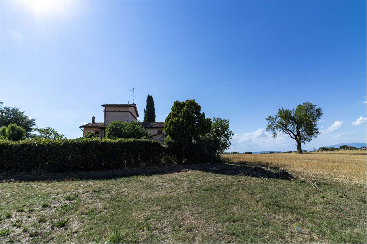 SPOLETO – VILLA STORICA DEL ‘400 CON PARCO PRIVATO — di prestigio in vendita a Spoleto — anteprima 66