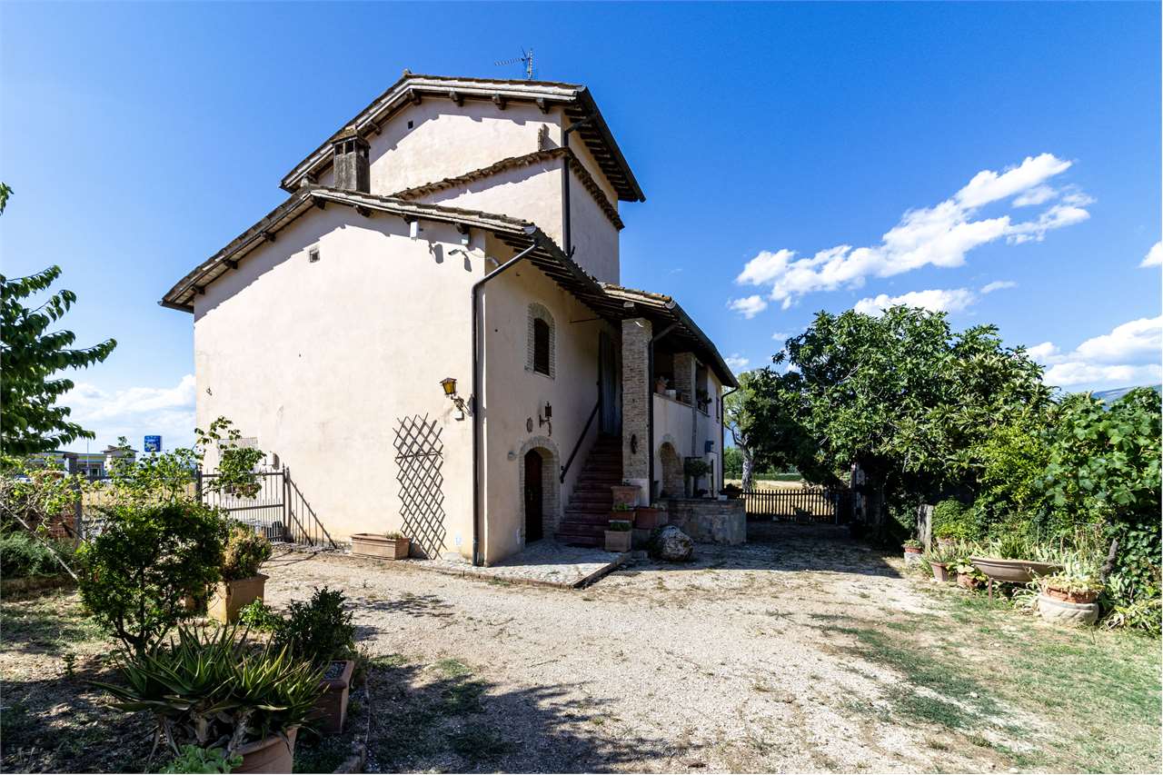 SPOLETO – VILLA STORICA DEL ‘400 CON PARCO PRIVATO — di prestigio in vendita a Spoleto — anteprima 69