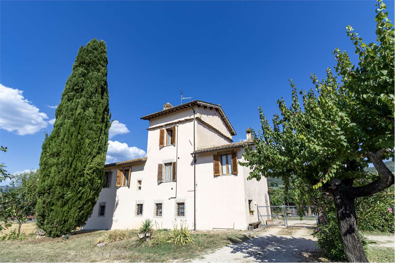 SPOLETO – VILLA STORICA DEL ‘400 CON PARCO PRIVATO — di prestigio in vendita a Spoleto — anteprima 71