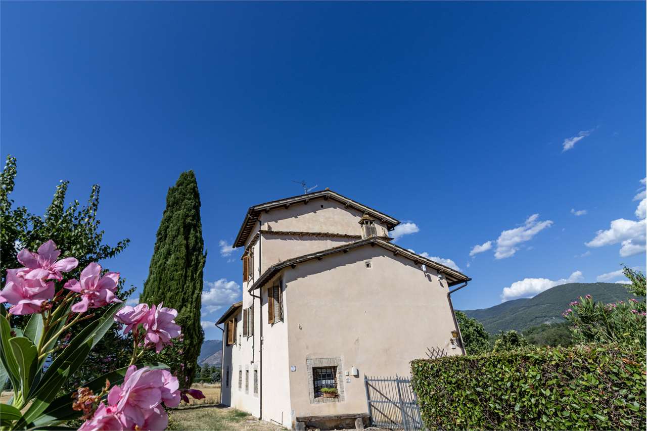 SPOLETO – VILLA STORICA DEL ‘400 CON PARCO PRIVATO — di prestigio in vendita a Spoleto — anteprima 72
