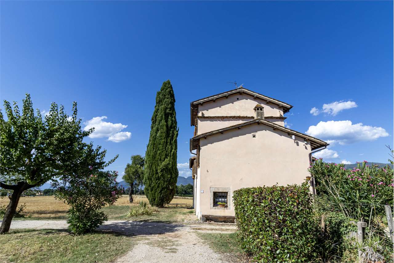 SPOLETO – VILLA STORICA DEL ‘400 CON PARCO PRIVATO — di prestigio in vendita a Spoleto — anteprima 73