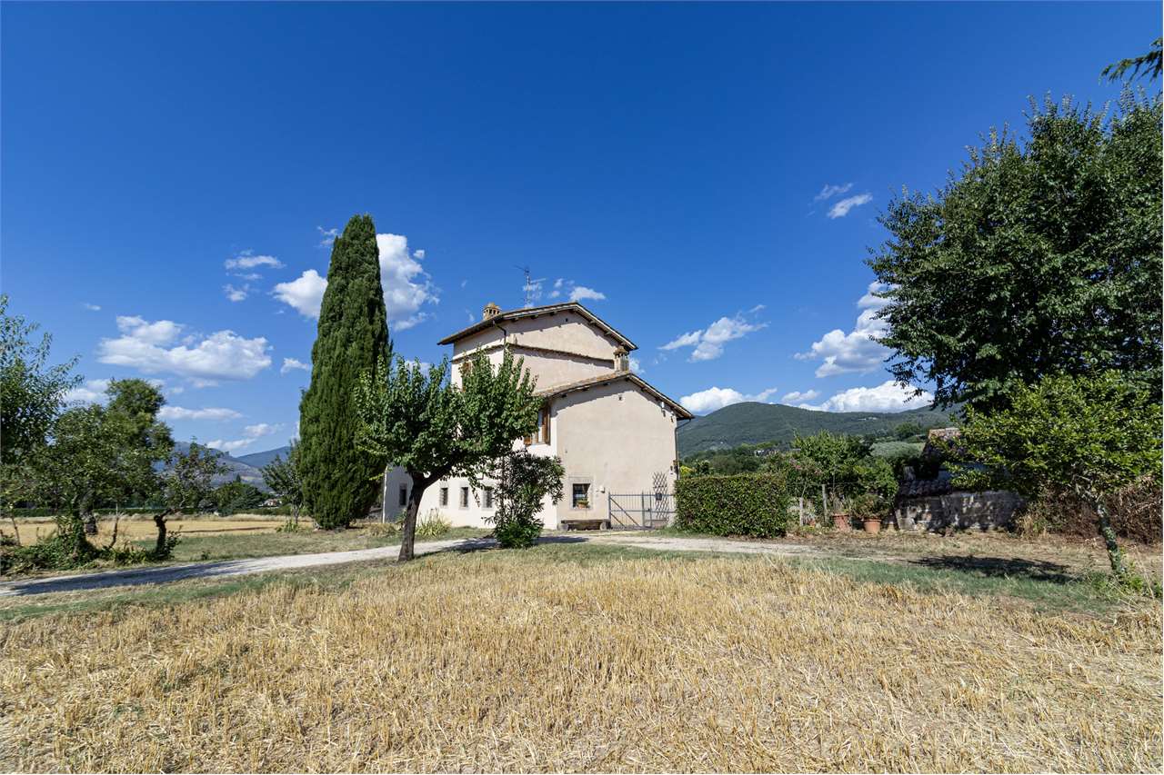 SPOLETO – VILLA STORICA DEL ‘400 CON PARCO PRIVATO — di prestigio in vendita a Spoleto — anteprima 75