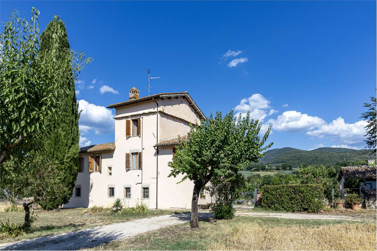 SPOLETO – VILLA STORICA DEL ‘400 CON PARCO PRIVATO — di prestigio in vendita a Spoleto — anteprima 4