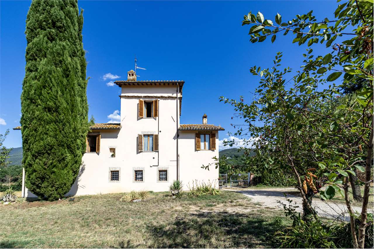 SPOLETO – VILLA STORICA DEL ‘400 CON PARCO PRIVATO — di prestigio in vendita a Spoleto — anteprima 77