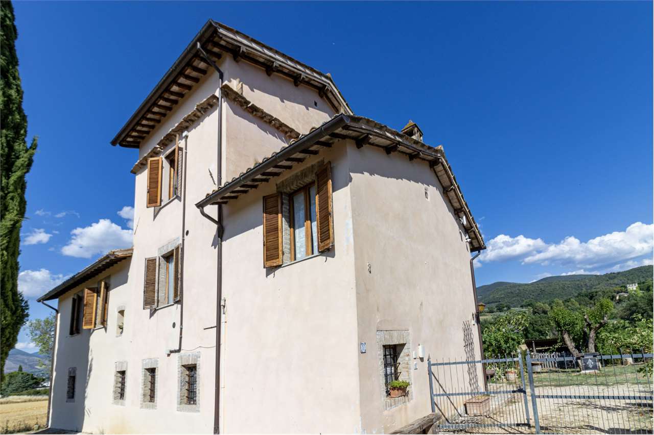 SPOLETO – VILLA STORICA DEL ‘400 CON PARCO PRIVATO — di prestigio in vendita a Spoleto — anteprima 78