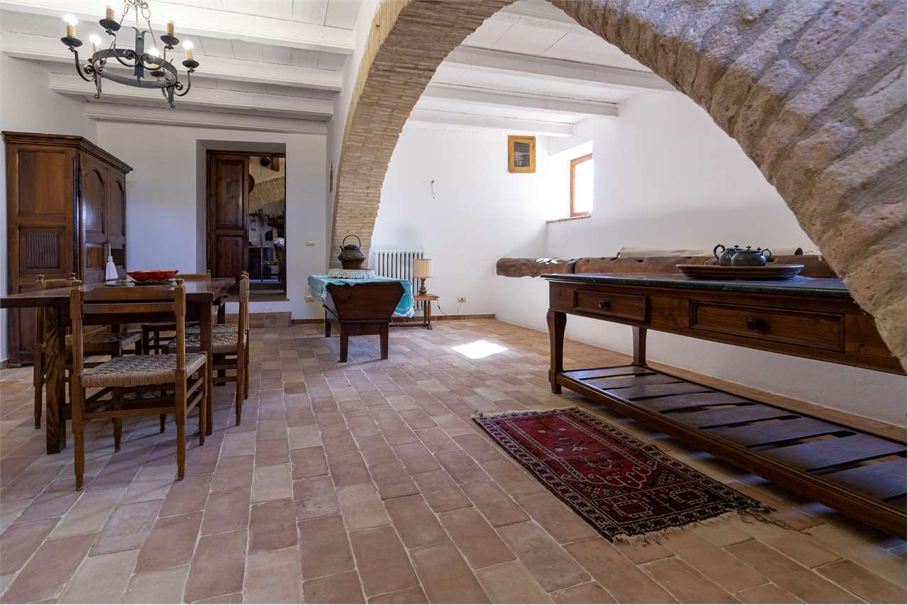 SPOLETO – VILLA STORICA DEL ‘400 CON PARCO PRIVATO — di prestigio in vendita a Spoleto — anteprima 16