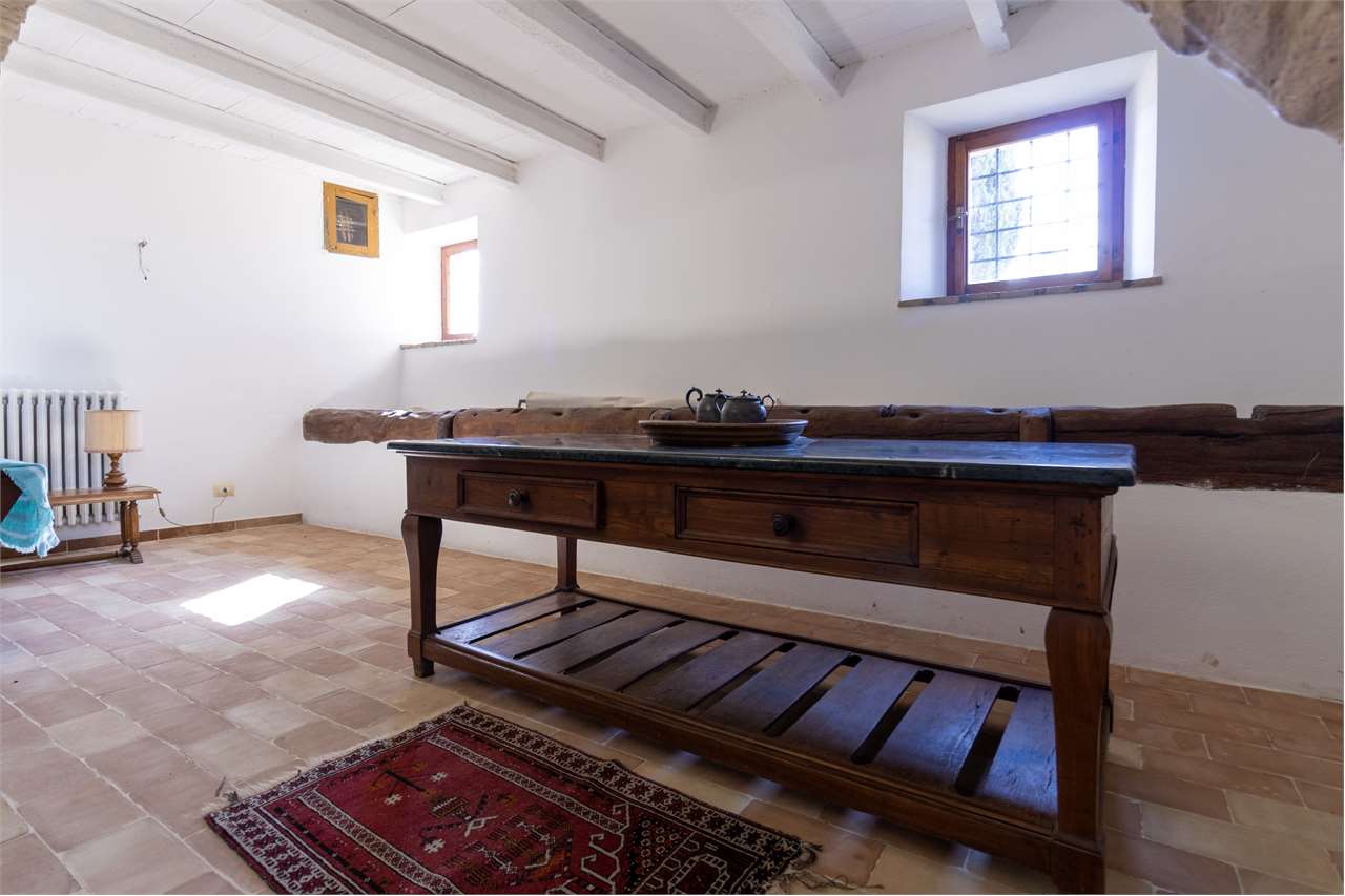 SPOLETO – VILLA STORICA DEL ‘400 CON PARCO PRIVATO — di prestigio in vendita a Spoleto — anteprima 21