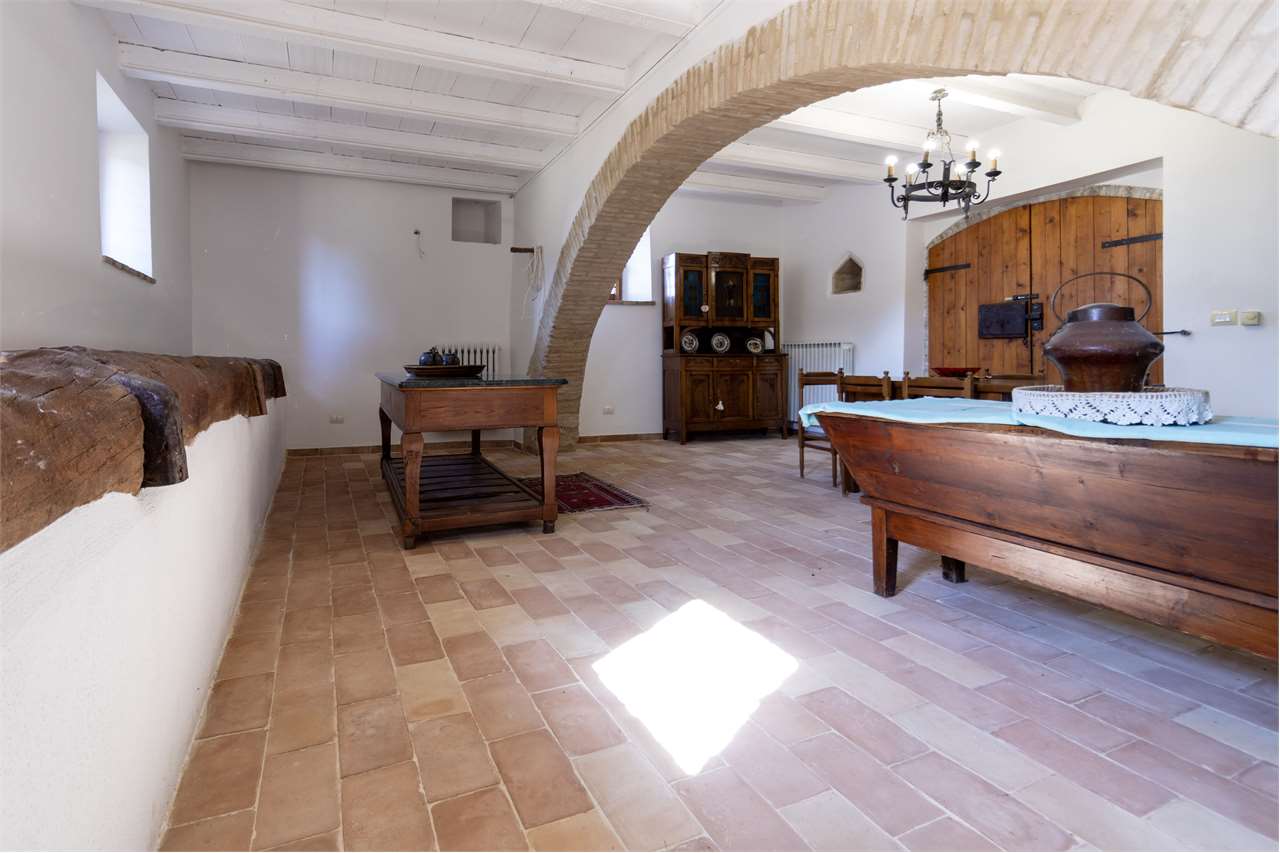 SPOLETO – VILLA STORICA DEL ‘400 CON PARCO PRIVATO — di prestigio in vendita a Spoleto — anteprima 17