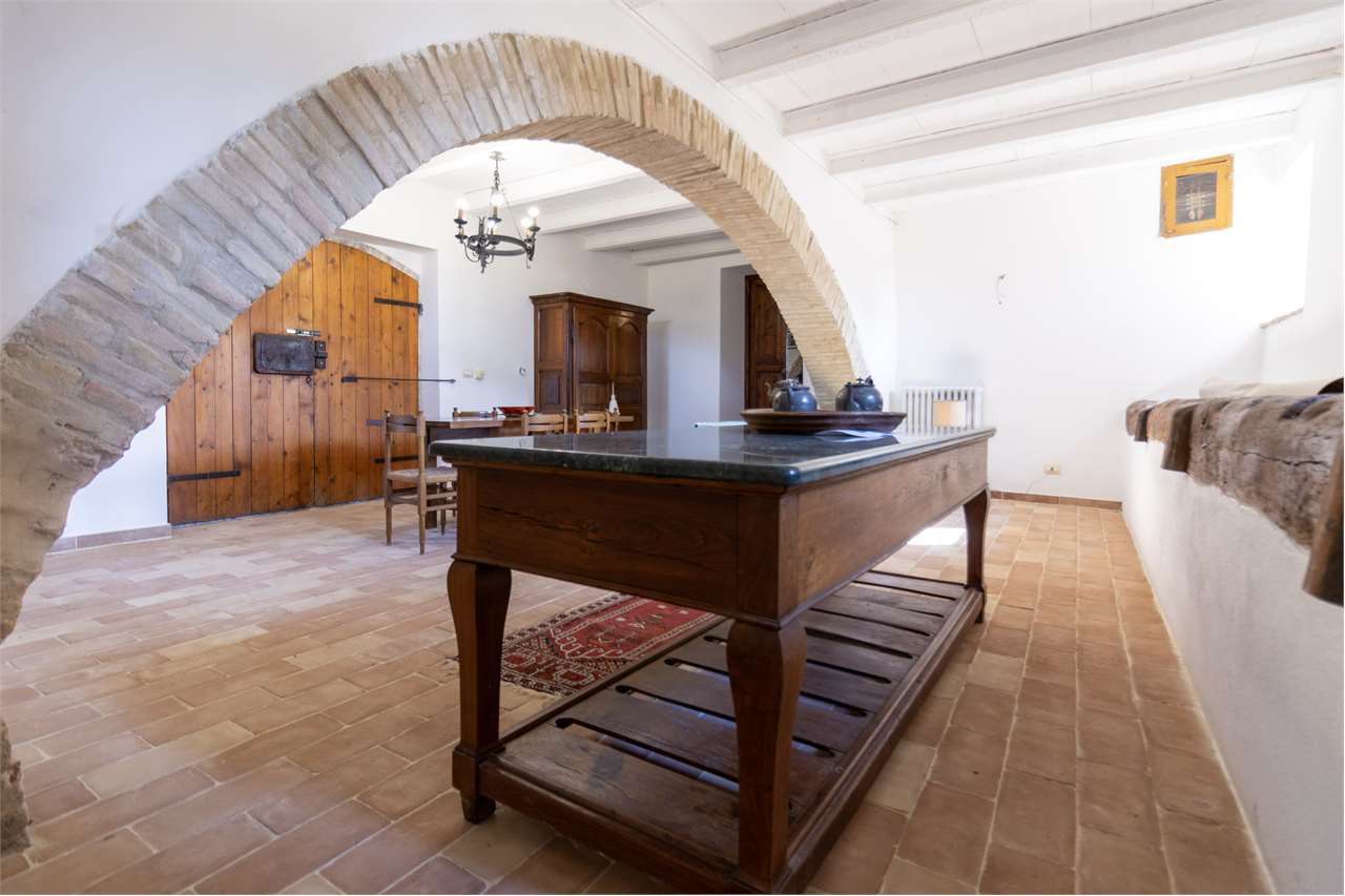 SPOLETO – VILLA STORICA DEL ‘400 CON PARCO PRIVATO — di prestigio in vendita a Spoleto — anteprima 22