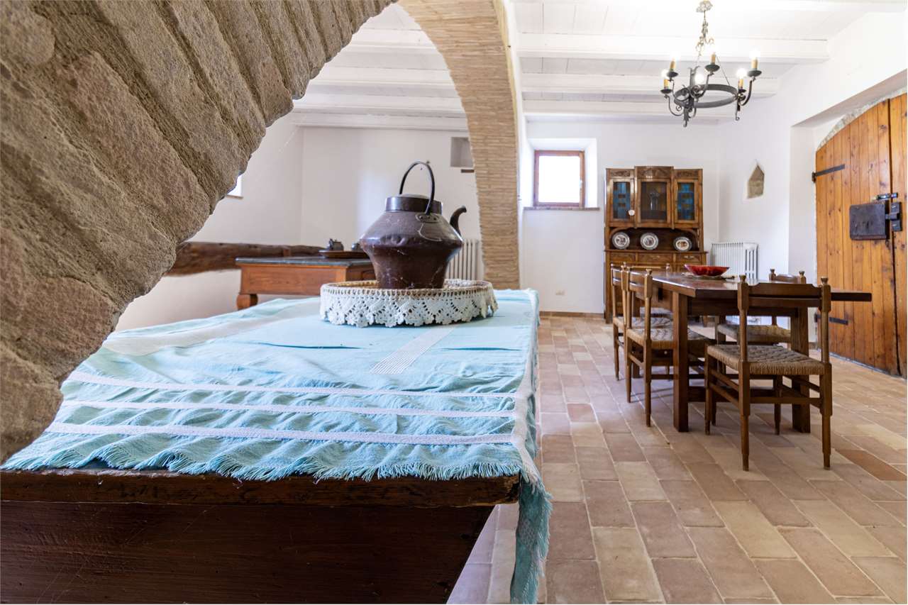 SPOLETO – VILLA STORICA DEL ‘400 CON PARCO PRIVATO — di prestigio in vendita a Spoleto — anteprima 20