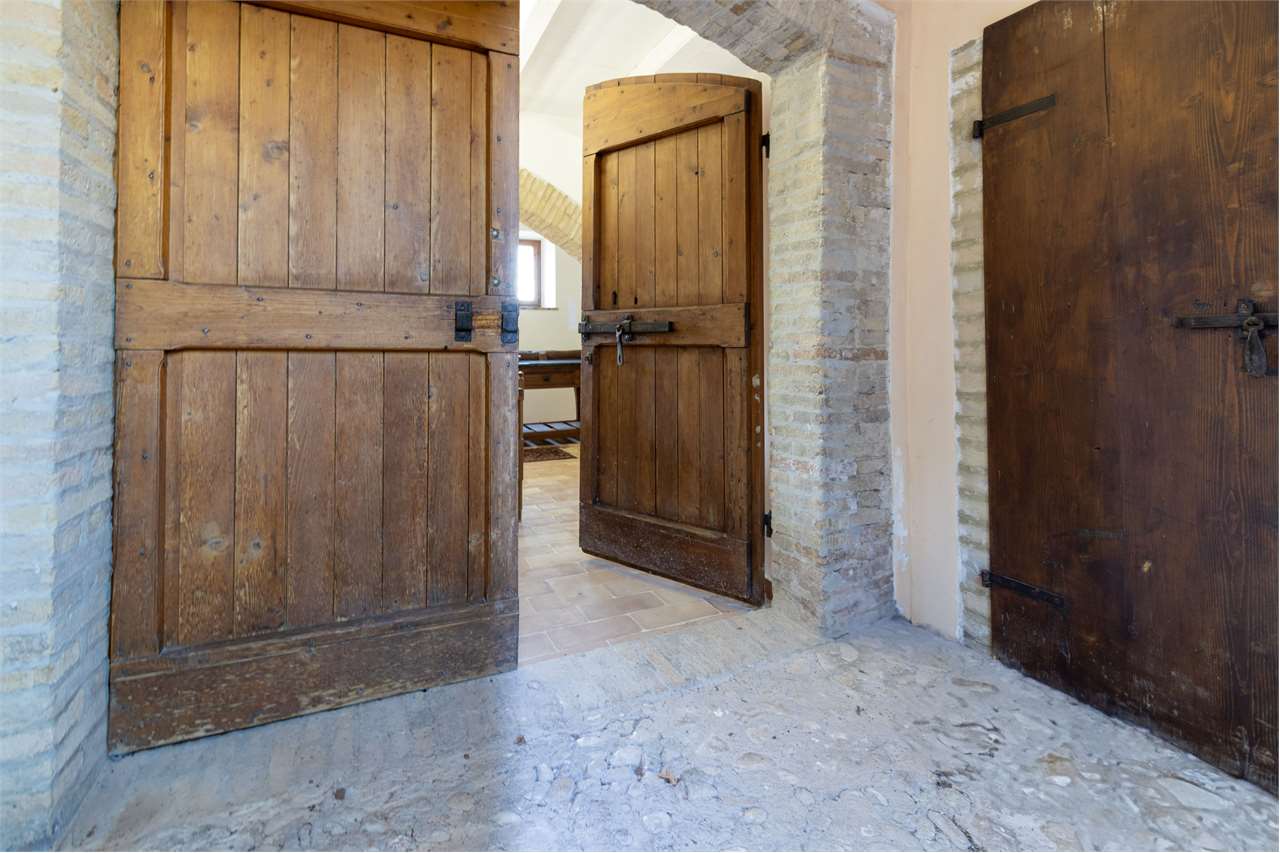 SPOLETO – VILLA STORICA DEL ‘400 CON PARCO PRIVATO — di prestigio in vendita a Spoleto — anteprima 26