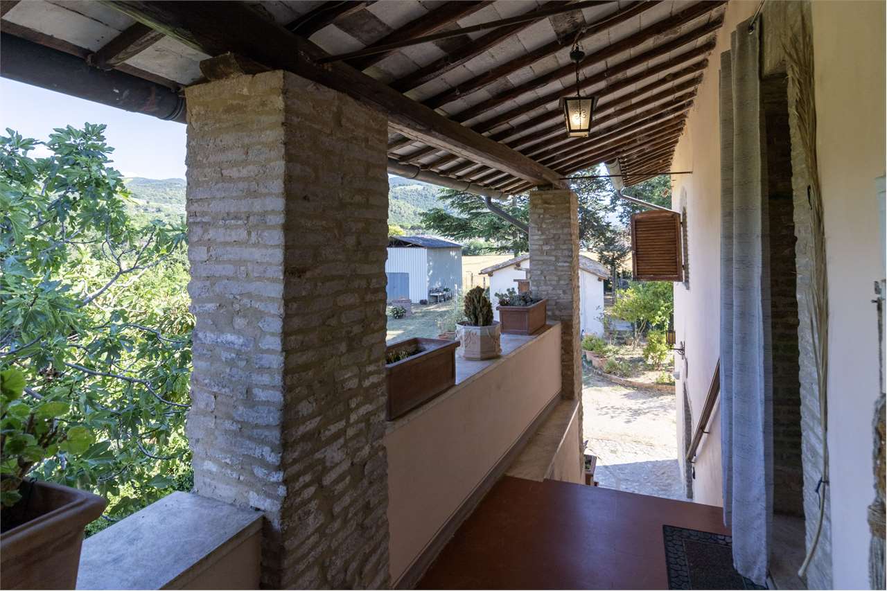 SPOLETO – VILLA STORICA DEL ‘400 CON PARCO PRIVATO — di prestigio in vendita a Spoleto — anteprima 32