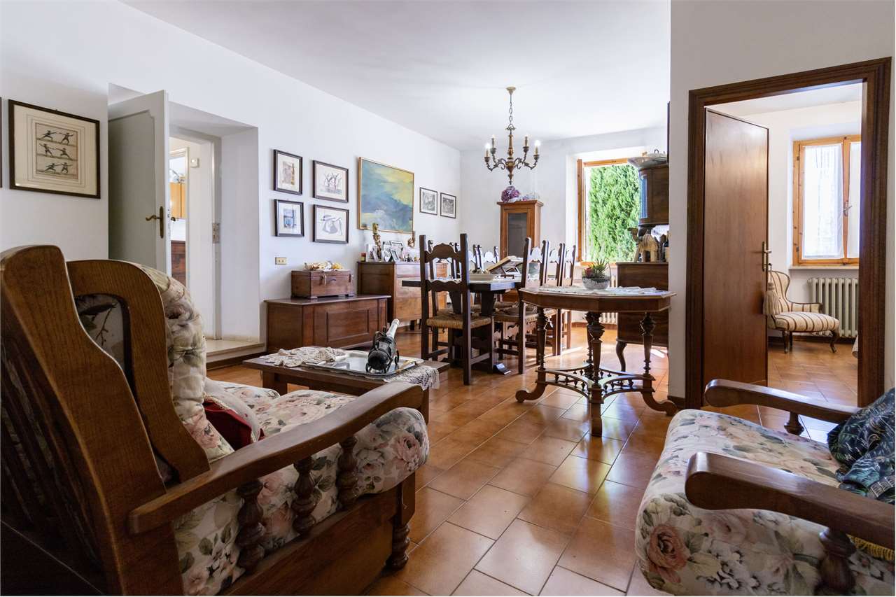 SPOLETO – VILLA STORICA DEL ‘400 CON PARCO PRIVATO — di prestigio in vendita a Spoleto — anteprima 37