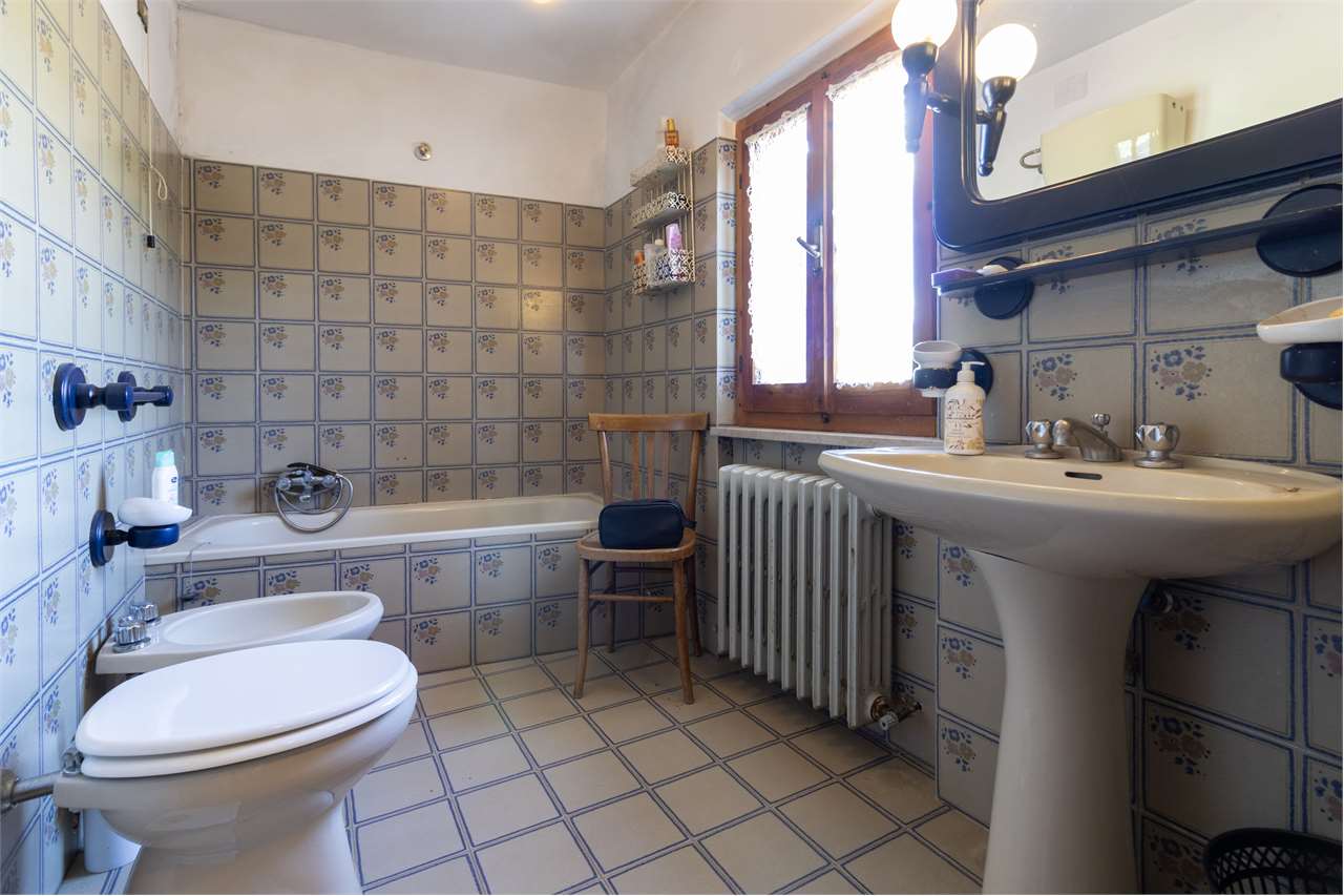 SPOLETO – VILLA STORICA DEL ‘400 CON PARCO PRIVATO — di prestigio in vendita a Spoleto — anteprima 47