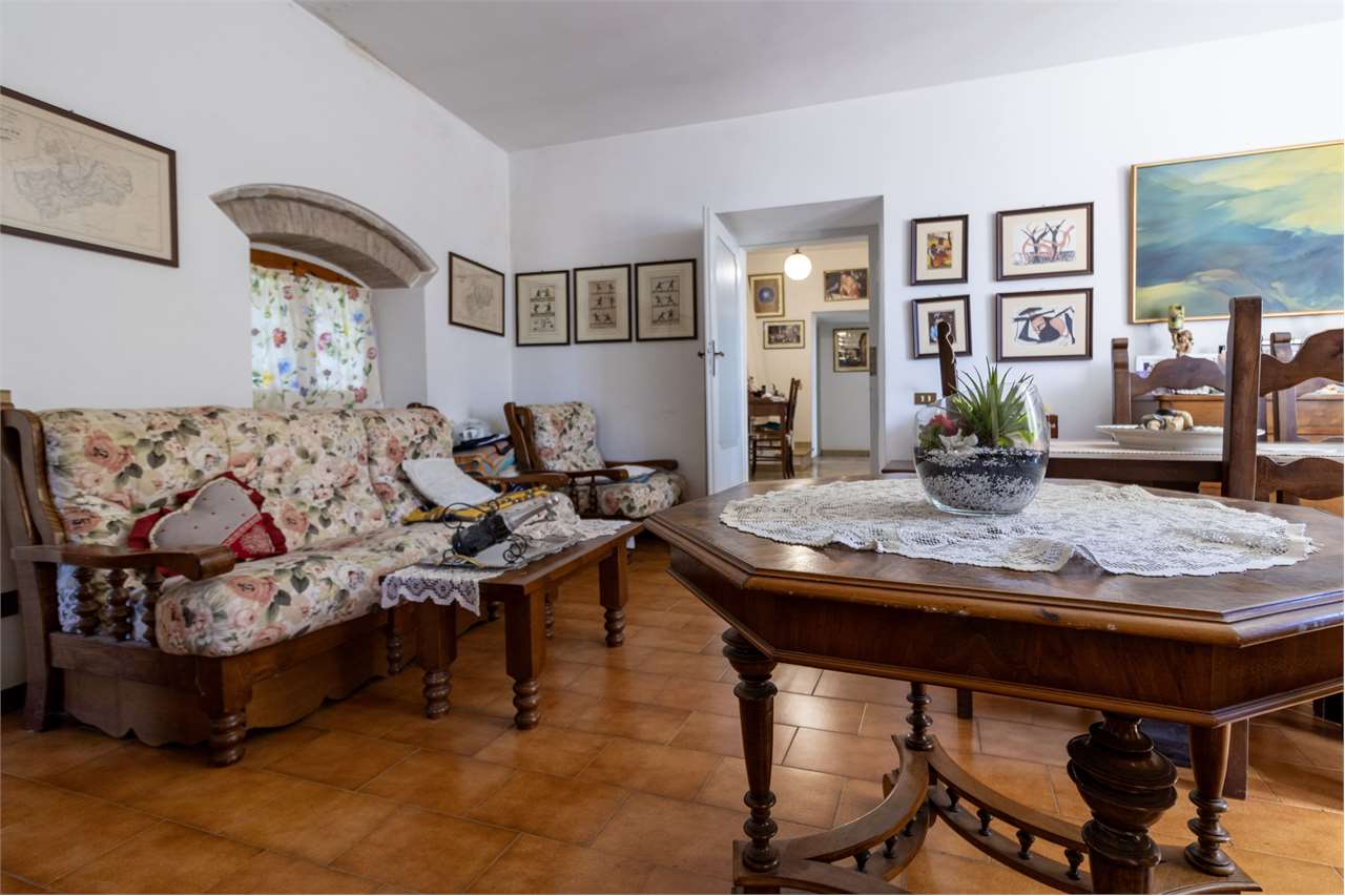 SPOLETO – VILLA STORICA DEL ‘400 CON PARCO PRIVATO — di prestigio in vendita a Spoleto — anteprima 34