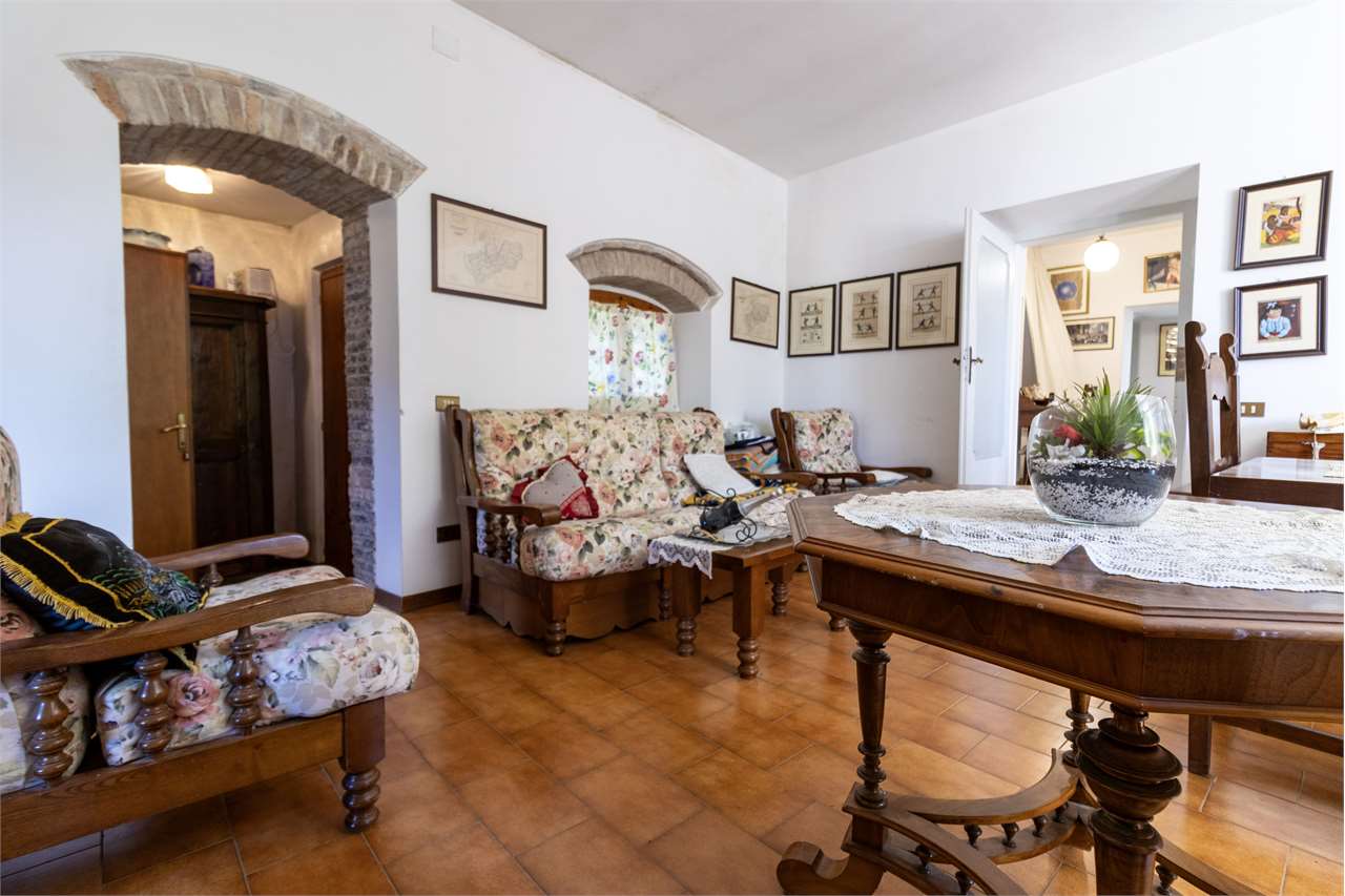 SPOLETO – VILLA STORICA DEL ‘400 CON PARCO PRIVATO — di prestigio in vendita a Spoleto — anteprima 35