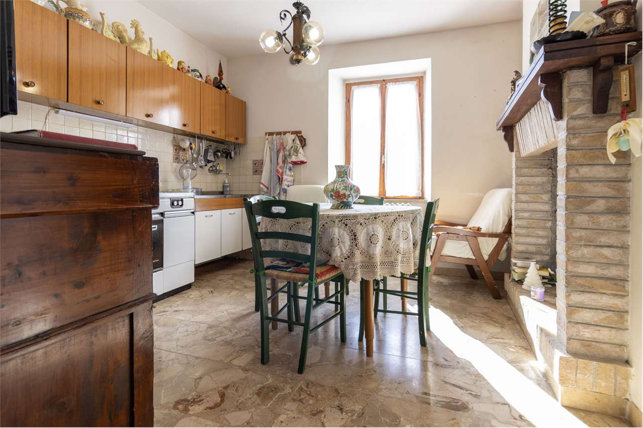 SPOLETO – VILLA STORICA DEL ‘400 CON PARCO PRIVATO — di prestigio in vendita a Spoleto — anteprima 38