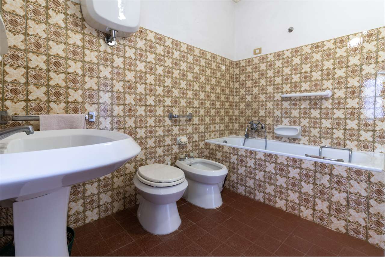 SPOLETO – VILLA STORICA DEL ‘400 CON PARCO PRIVATO — di prestigio in vendita a Spoleto — anteprima 48