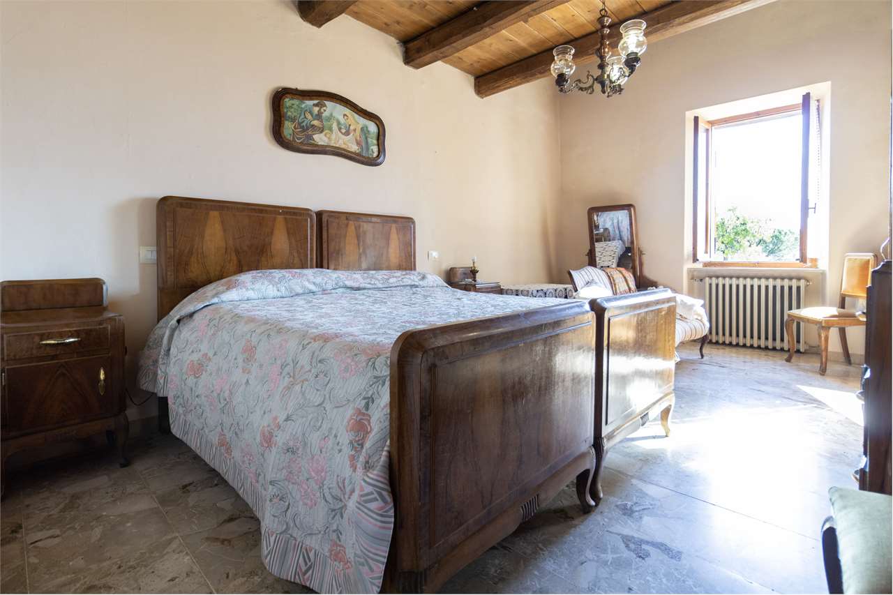 SPOLETO – VILLA STORICA DEL ‘400 CON PARCO PRIVATO — di prestigio in vendita a Spoleto — anteprima 44