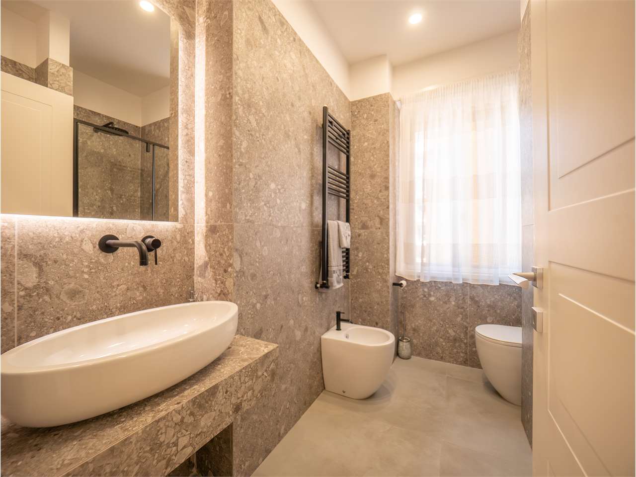 Appartamento RISTRUTTURATO con tre camere — Appartamento in vendita a Perugia zona Filosofi — anteprima 25