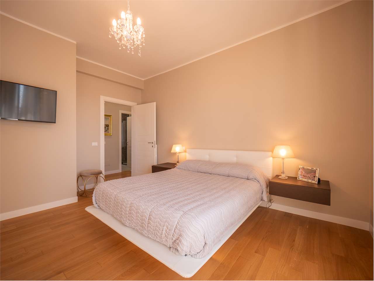 Appartamento RISTRUTTURATO con tre camere — Appartamento in vendita a Perugia zona Filosofi — anteprima 37