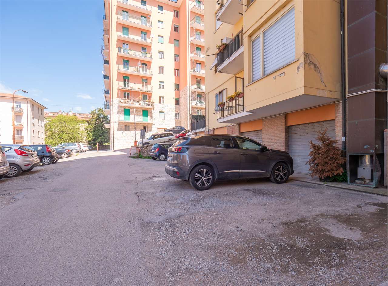 Appartamento RISTRUTTURATO con tre camere — Appartamento in vendita a Perugia zona Filosofi — anteprima 51