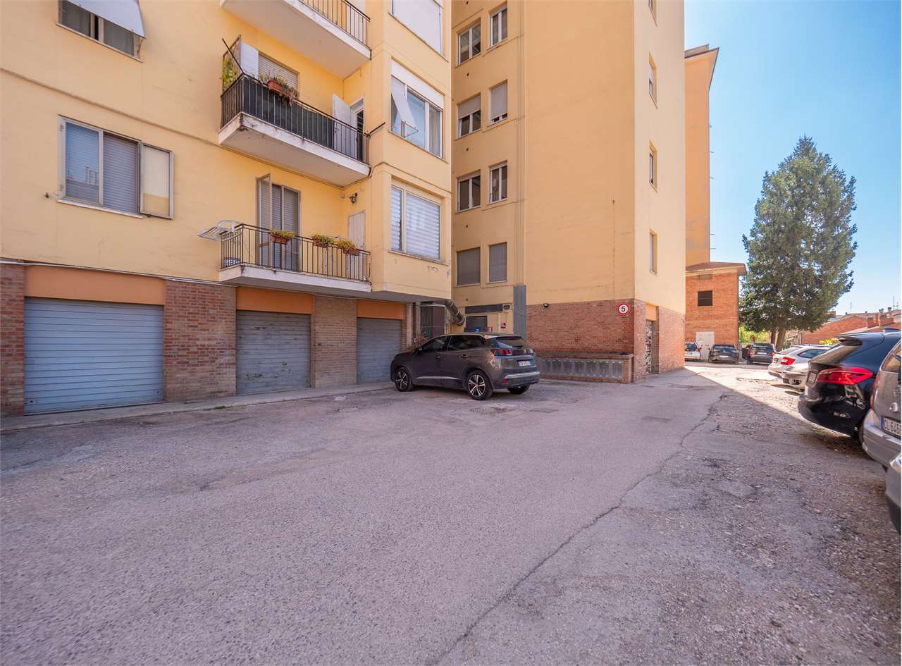 Appartamento RISTRUTTURATO con tre camere — Appartamento in vendita a Perugia zona Filosofi — anteprima 52