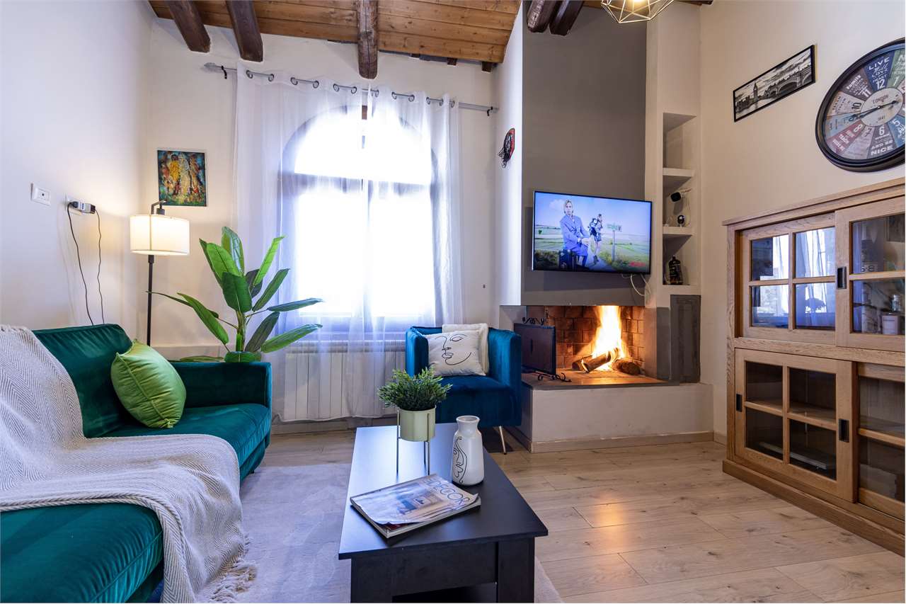 Affascinante appartamento recentemente ristrutturato in centro storico a Spoleto — in vendita a Spoleto — anteprima 16
