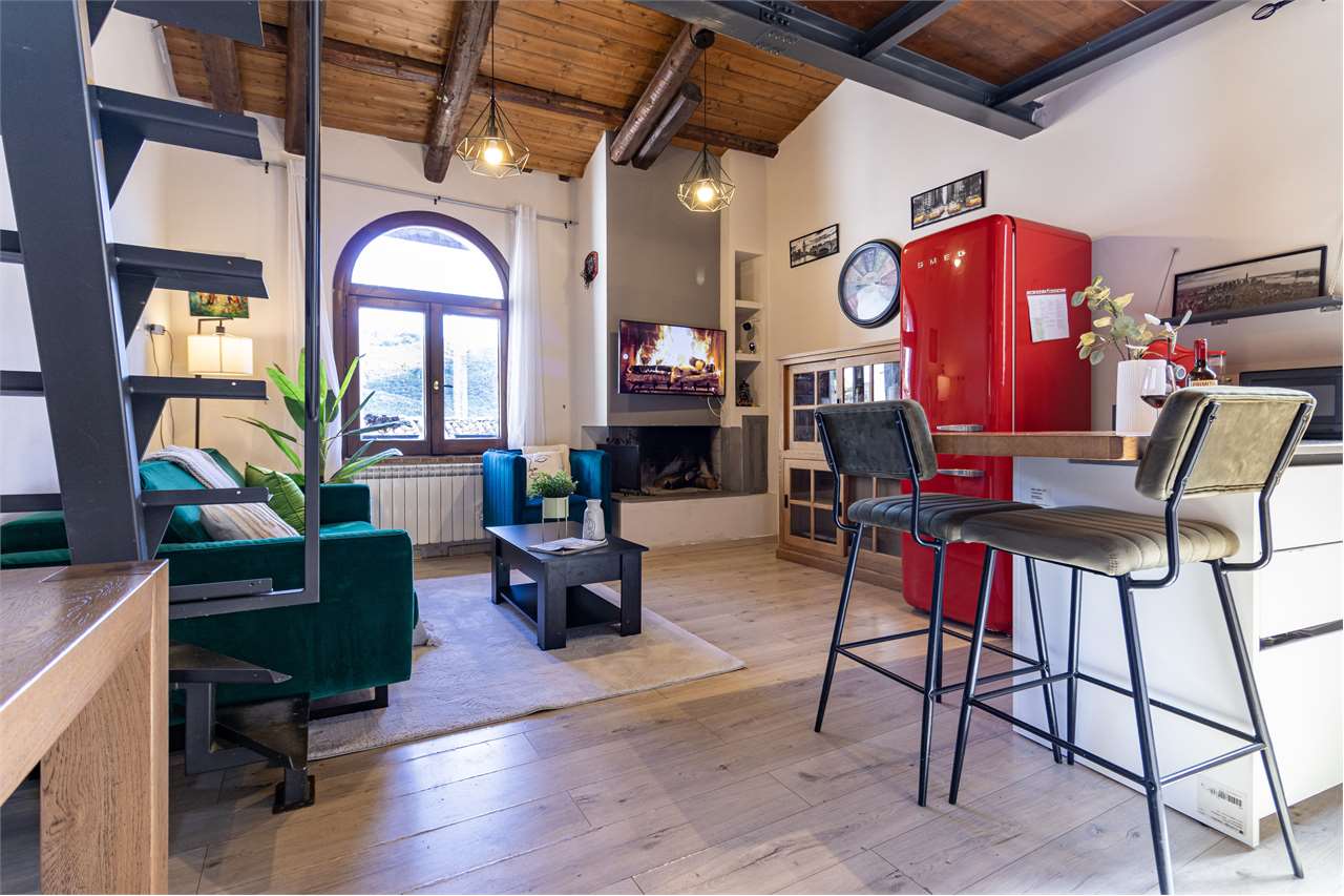 Affascinante appartamento recentemente ristrutturato in centro storico a Spoleto — in vendita a Spoleto — anteprima 24