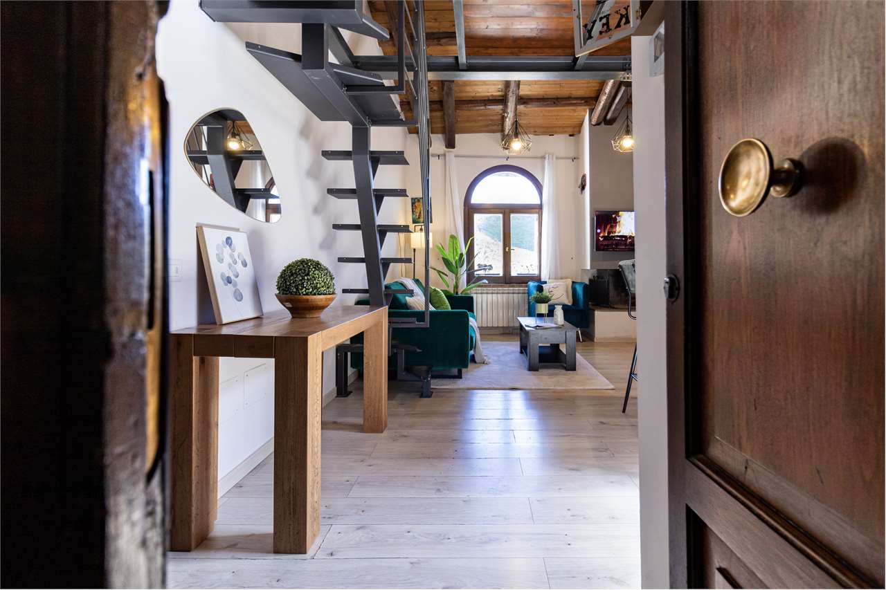 Affascinante appartamento recentemente ristrutturato in centro storico a Spoleto — in vendita a Spoleto — anteprima 6